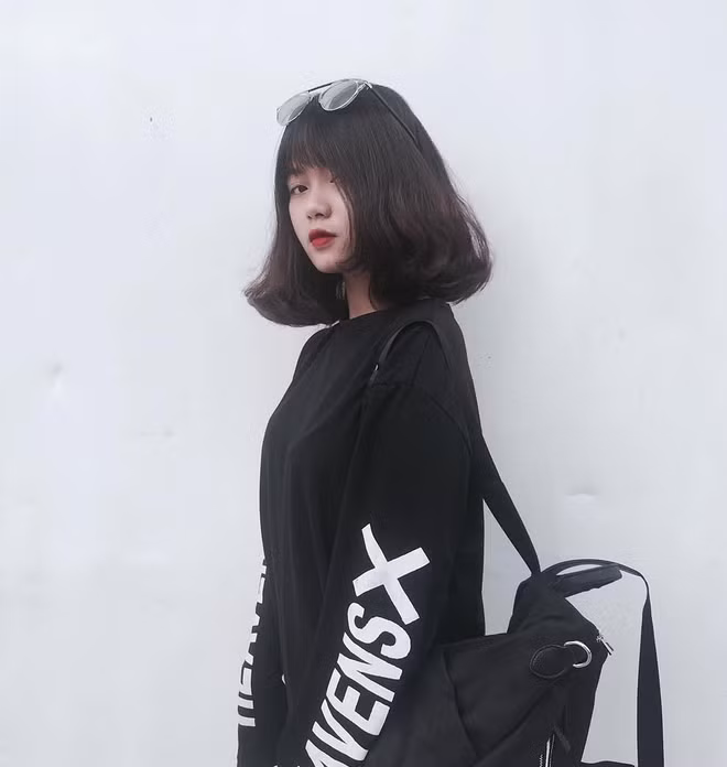 @princess.1911, cô bạn ngoài cùng bên phải, tên đầy đủ là Nguyễn Thanh Nga (biệt danh là Moon).