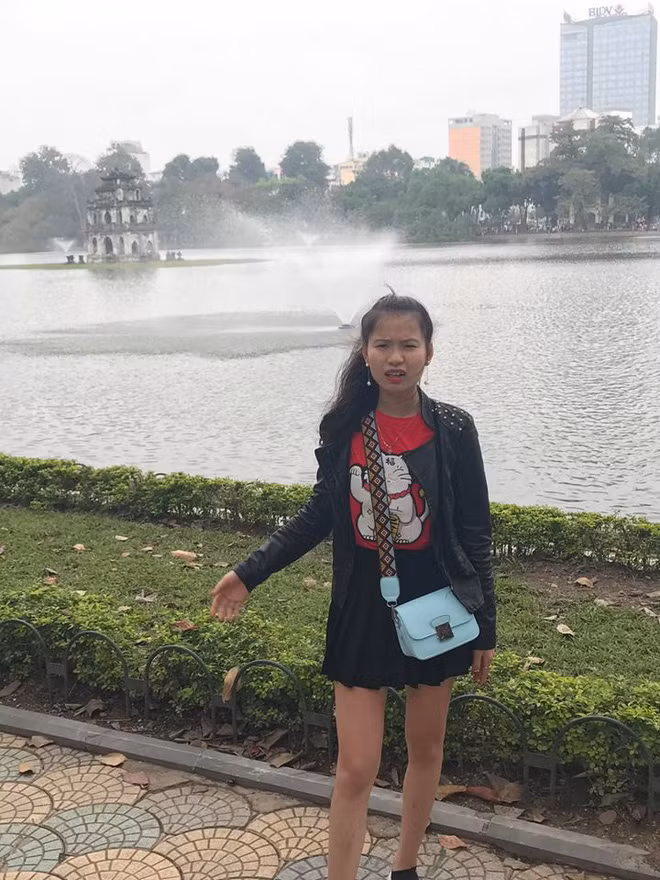 Không chỉ mất chân, mà người yêu nickname Thu Nguyễn còn ghi lại khoảnh khắc vô cùng khó hiểu của cô bạn này.