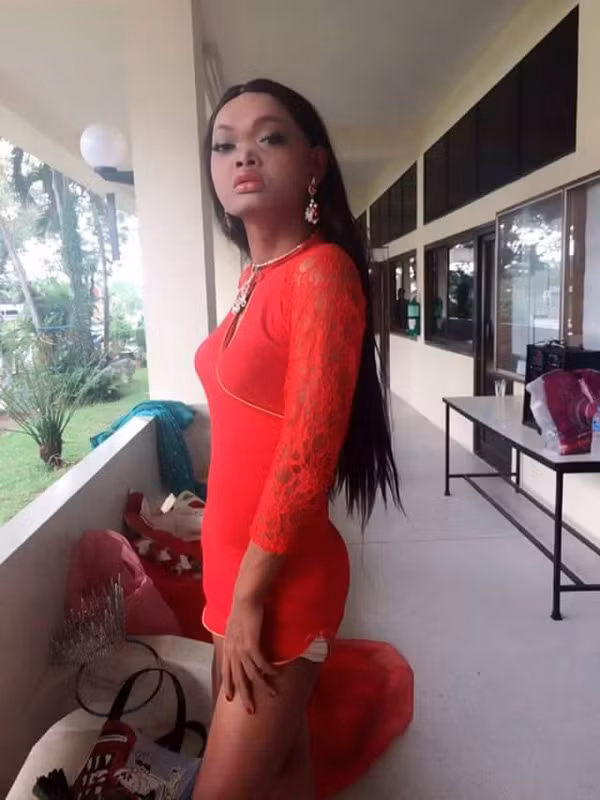 Chính nước da đen và cách trang điểm kỳ quái khiến cô nàng người Thái trở thành tâm điểm được cư dân mạng chú ý.