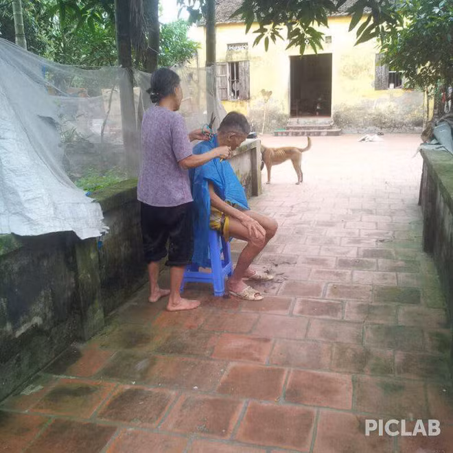 Những bức ảnh được lưu giữ trong điện thoại để ngắm nhìn mỗi khi nhớ ông bà giờ đã có dịp để đăng tải trong trào lưu khoe ảnh bà ngoại "xì tin" hết mình.