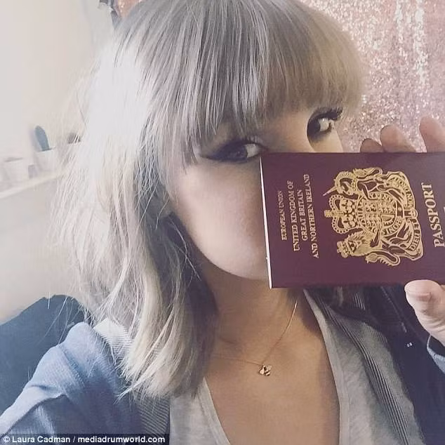 Laura có mái tóc ngang vai màu vàng, thường xuyên tô son đỏ và kẻ eyeliner màu đen. Ngoài ra, cô cũng sở hữu chiều cao lý tưởng, thân hình mảnh dẻ, khỏe khoắn và phong cách ăn mặc đậm chất nữ ca sĩ Taylor Swift.