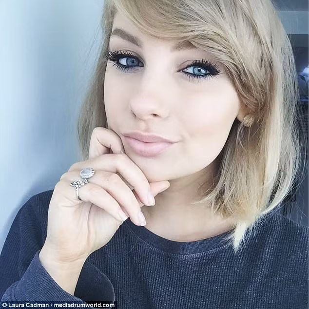 Laura Cadman được gọi là bản sao Taylor Swift năm nay 20 tuổi, hiện đang sinh sống và học tập tại thành phố Newcastle - Anh. Cũng theo chia sẻ của Laura, cô là fan "fan ruột" của Taylor Swift trong suốt 10 qua.