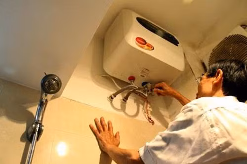 Những sự cố trên chính là lời cảnh tỉnh về vấn đề an toàn khi sử dụng bình nóng lạnh cho nhiều gia đình. Ảnh sử dụng trong bài: Sưu tầm Facebook.