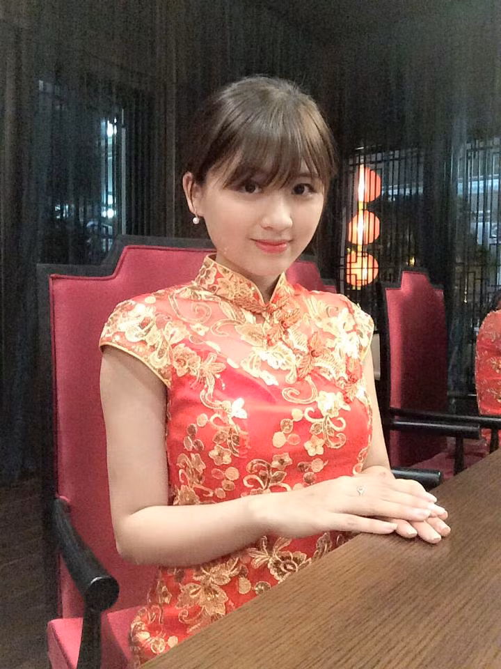 Trên trang cá nhân của mình, Huyền Trang rất chăm chỉ đăng tải những bức ảnh xinh đẹp của mình và được các dân mạng đón nhận một cách nhiệt tình và kèm theo đó là những lời khen ngợi không ngớt.