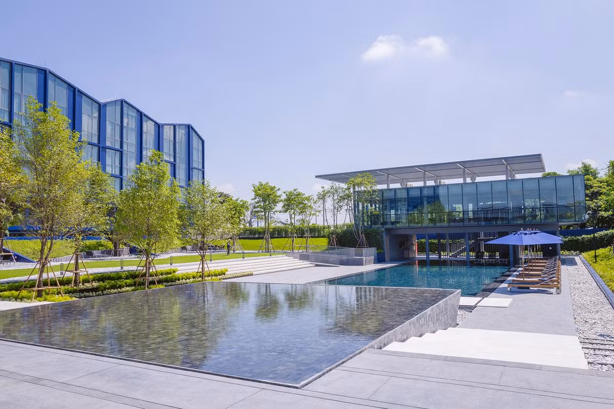 Theo kế hoạch, HLV Park Hang-seo và 23 cầu thủ đội tuyển Việt Nam sẽ đến Buriram để chuẩn bị cho trận gặp Thái Lan diễn ra lúc 19h45 ngày 5/6.