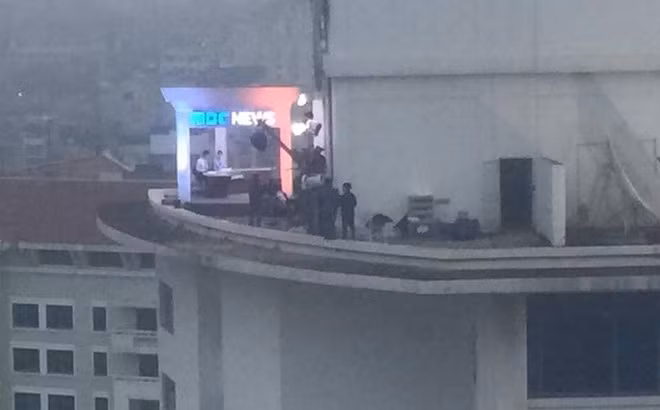 Được biết, bức ảnh dưới đây là hậu trường buổi ghi hình của đài truyền hình MBC.