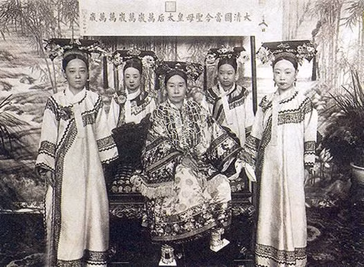 Hoàng hậu triều đại nhà Thanh, Trung Quốc.