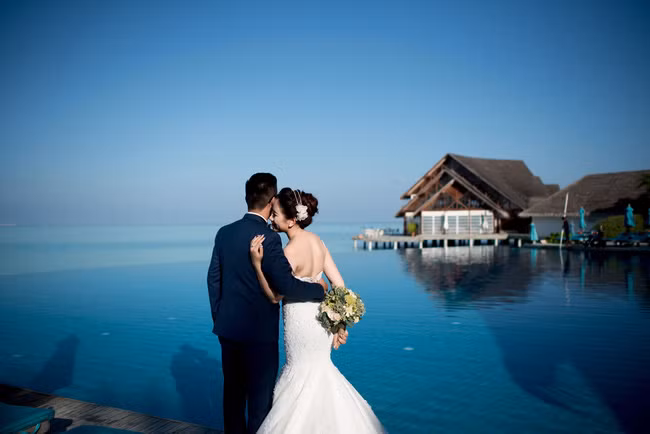 Mai phát hiện ra đằng sau vẻ ngoài nghịch ngợm, Bảo là một chàng trai hiền lành, ga-lăng ăn nói nhỏ nhẹ, lịch sự. Anh không chỉ đối tốt với Mai mà cả với những người xung quanh nữa.