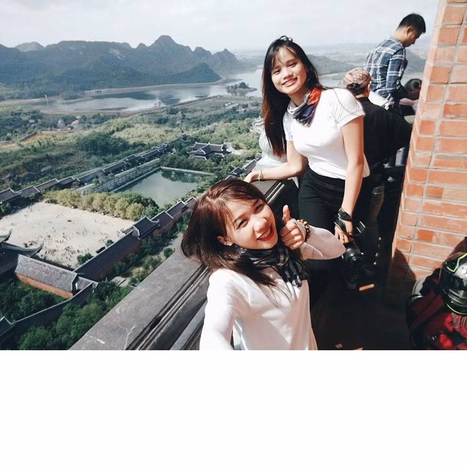 Những ngày vừa qua, trong cộng đồng mạng nói chung và cộng đồng những người đam mê phượt ở Việt Nam nói riêng rộ lên câu chuyện về đường phượt SG - HN trong 40 giờ của 2 cô gái trẻ. Rất nhiều ý kiến, quan điểm khác nhau đã được đưa ra xoay quanh câu chuyện này.