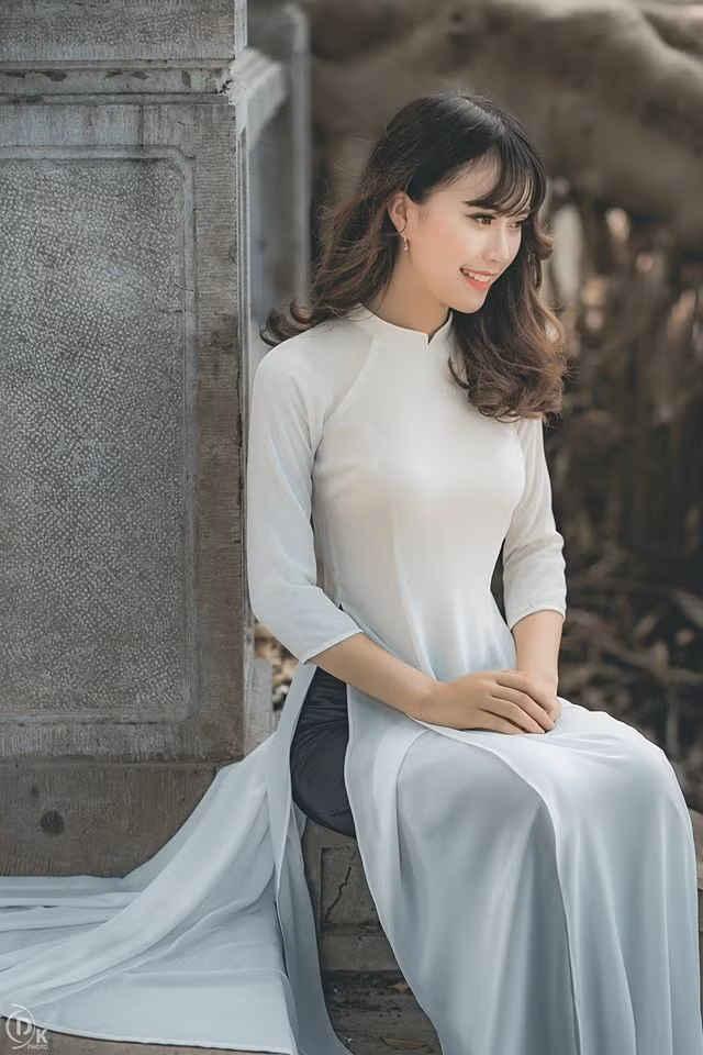 Thời gian vừa qua, cô nàng xinh đẹp có cái tên Mara Mai Phương được dân mạng chú ý tới nhờ nụ cười tỏa nắng khi xuất hiện trong bộ ảnh áo dài trắng tinh khôi.