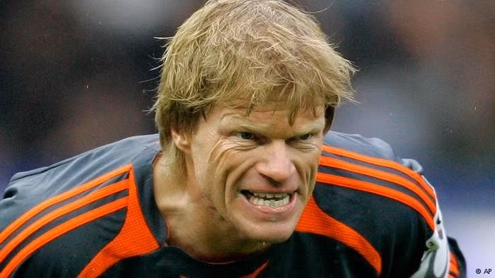 Oliver Kahn là một tượng đài bóng đá tại Đức, anh đã có 33 trận giữ sạch lưới tại UEFA Champions League và cùng Bayern Munich vô địch năm 2001.