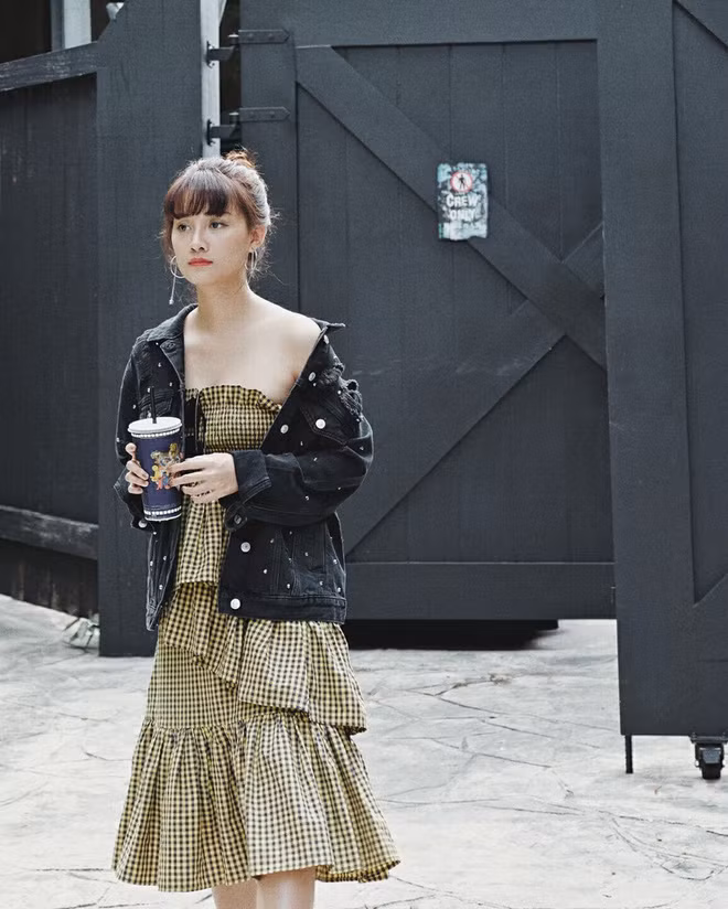 Dù xuất hiện trong bất cứ phong cách nào, Quỳnh Chi cũng rất xinh đẹp và dường như có một sức hút "ma thuật" với người đối diện.