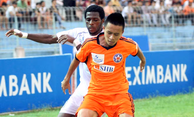 Với bước đột phá tại U23 Việt Nam và ĐTQG, mới đây Huy Toàn được CLB SHB Đà Nẵng tăng lương từ 3 triệu đồng lên 18 triệu đồng mỗi tháng, cao nhất U23 VN.