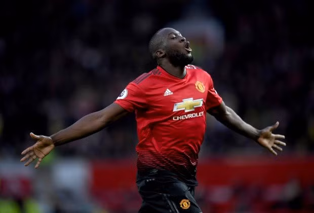 Chuyển nhượng bóng đá từ Calcio, cái tên tiếp theo lọt vào mắt xanh của Juve chính là ngôi sao của MU là Romelu Lukaku. Được biết Bianconeri sẵn sàng gán Paulo Dybala vào thành một phần thương vụ trao đổi, hòng thuyết phục đối tác nước Anh nhả tiền đạo 26 tuổi.
