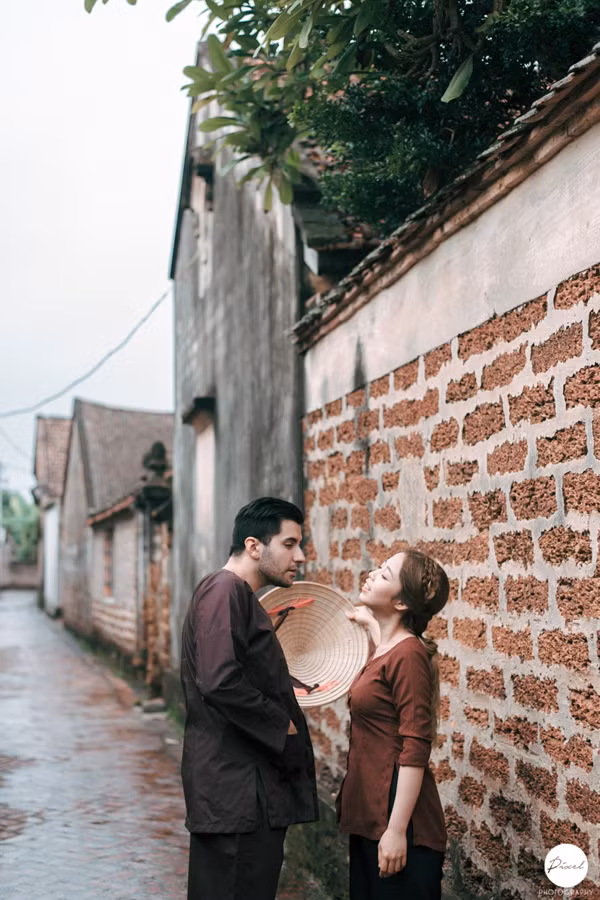 Sau những phút giây nhắng nhít là những khoảnh khắc lắng động trong tình cảm của cặp đôi này. Ảnh: Pixel Photography.