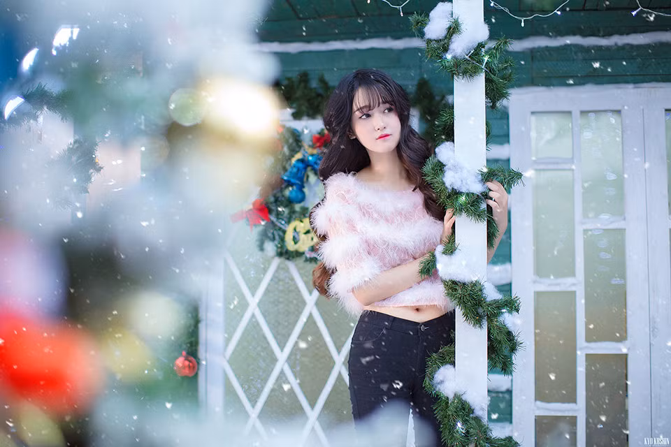 Sở hữu vẻ đẹp ngây thơ với khuôn mặt xinh xắn cùng đôi môi chúm chím, hot girl 9X Sài thành khiến nhiều người tưởng nhầm mới chỉ là nữ sinh cấp ba.