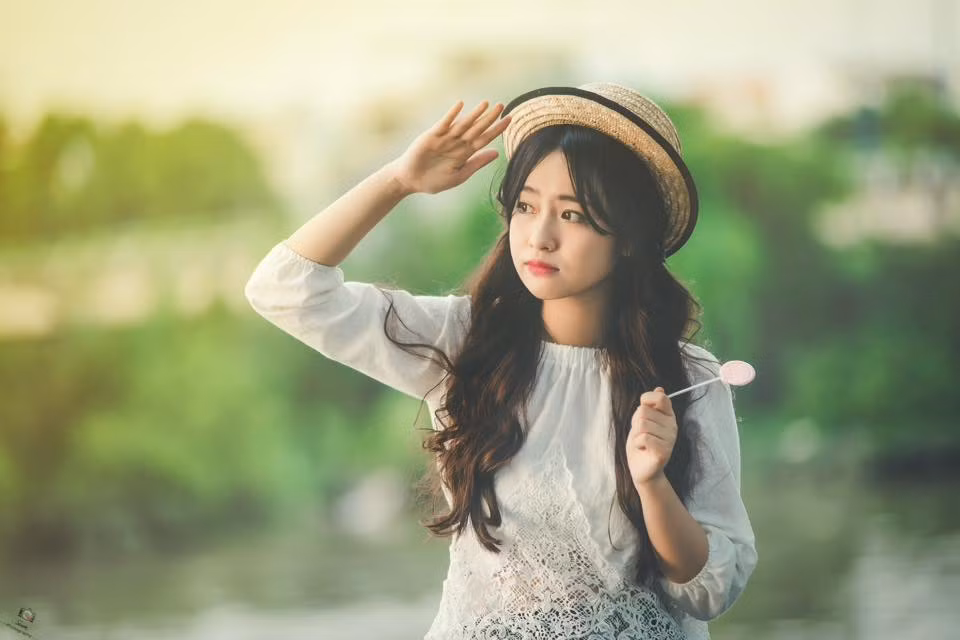 Thời gian qua, cư dân mạng đang khá chú ý tới một hot girl Sài thành sở hữu vẻ đẹp cực trong trẻo cùng khả năng sáng tác và hát nhạc rap cực đỉnh.