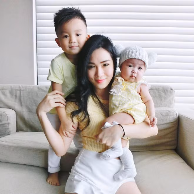 Khi cậu con trai đầu lòng Jacob được 2 tuổi, Shaine được cả châu Á biết đến vì sự xuất hiện của tài khoản Instagram mang tên Jacob có tới hơn 50 nghìn lượt theo dõi. Trong đó có rất nhiều hình ảnh chụp hai mẹ con ăn mặc đẹp, tone đủ tone sành điệu và thể hiện tình cảm quá đỗi ngọt ngào.