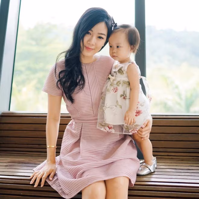 Bà mẹ bỉm sữa 2 con người Malaysia được nhắc với cuộc sống mà nhiều chị em khác mơ ước đó là Shaine Wong, nữ doanh nhân kiêm blogger beauty có tiếng trong cộng đồng mạng châu Á.