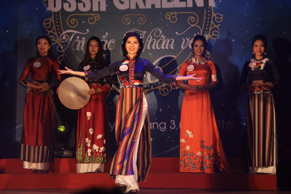 Cũng trong đêm chung kết, 20 thí sinh tài sắc nhất đã trải qua 3 vòng thi: Trang phục áo dài, Trang phục dạ hội và Ứng xử.