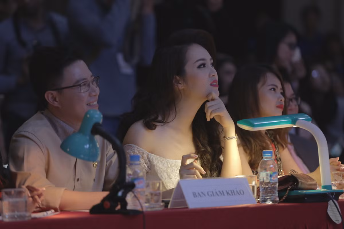 Tối 30/3, chung kết cuộc thi Tài sắc Nhân văn 2016 đã thực sự sôi động bởi những phần trình diễn của 20 gương mặt sáng giá.