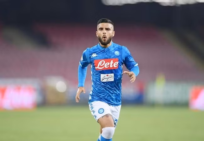 Theo The Sun, Chelsea đang muốn chiêu mộ tiền đạo Lorenzo Insigne trong trường hợp Eden Hazard ra đi. Thậm chí, đội chủ sân Stamford Bridge sẽ chi đến 65 triệu bảng để thuyết phục Napoli nhượng lại.