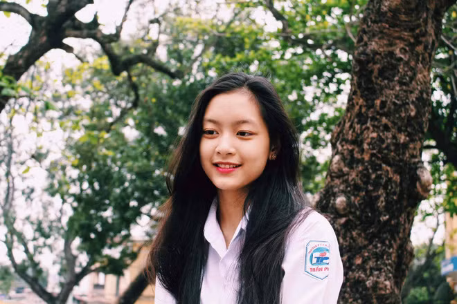 Chia sẻ với nhiều người về việc bất ngờ được nhiều người chú ý tới, Tố Anh cho rằng người khác được khen xinh chắc họ mừng nhưng với nữ sinh xinh đẹp này, chắc nó rơi vào trường hợp ngược lại. Bởi sau sự nổi tiếng sẽ là những lời đồn thổi không hay đi kèm theo đó là những gán ghép vô căn cứ. Cô bạn sinh năm 1999 này chỉ muốn là người bình thường.