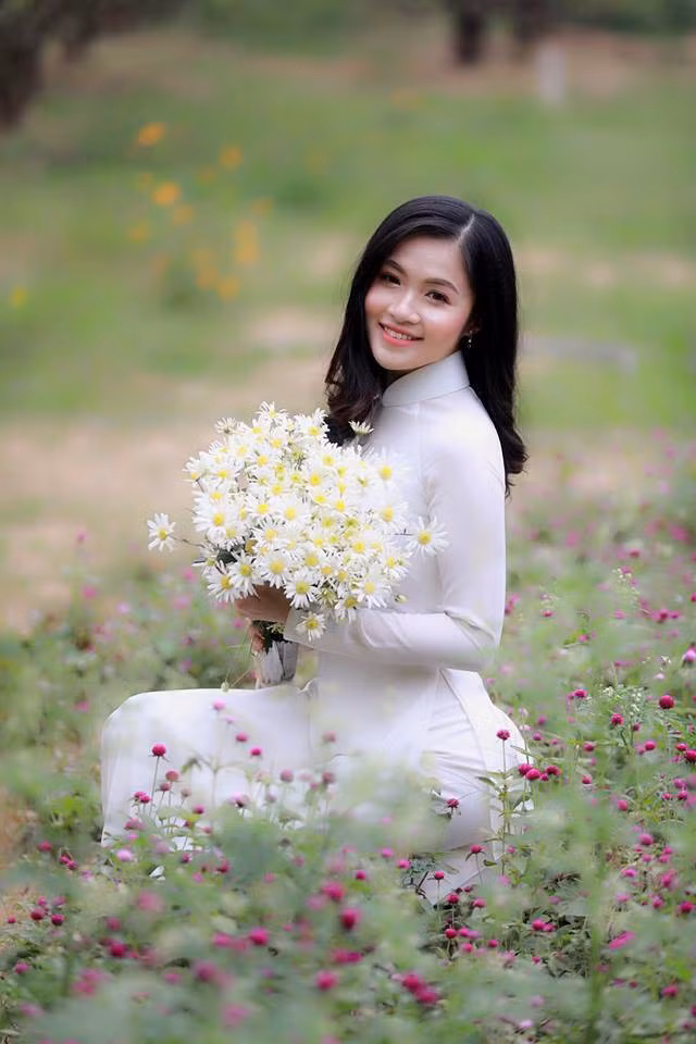 Yêu thích ca hát, sở hữu ngoại hình tốt, Trần Hiền từng tâm sự rằng cô bạn này đã từng nhiều lần định thử sức với chương trình Giọng hát Việt nhưng vì nhiều yếu tố chủ quan và khách quan nên điều đó chưa trở thành hiện thực.