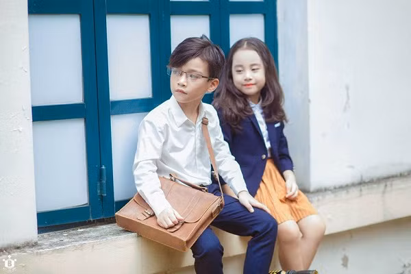 Hai người mẫu nhí được lựa chọn cho bộ ảnh Em gái mưa đó là cậu bé Cao Hữu Nhật và người mẫu nhí nổi tiếng Trần Lê Bảo Vy. Với Hữu Nhật, cậu nhóc này được biết đến là Á Vương cuộc thi Hoàng Tử Và Công Chúa Thế giới 2017.
