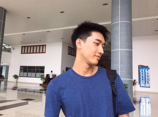 Noh Thongpaseuth (sinh năm 1998, tại Viêng Chăn) hiện là sinh viên trường ĐH Tôn Đức Thắng (TP HCM).