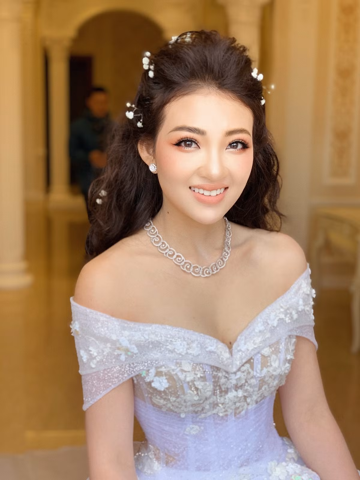 Trên trang cá nhân của mình, cô dâu Thu Hương cũng chia sẻ những hình ảnh trong hôn lễ của mình khiến nhiều người ngưỡng mộ.