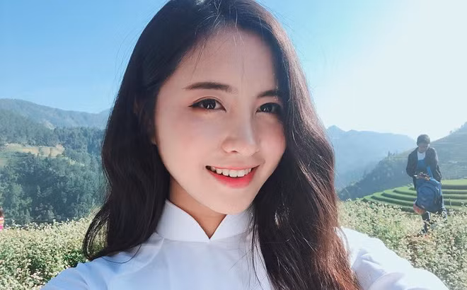 Bức ảnh cô gái mặc áo dài trắng đứng giữa đồi hoa tam giác mạch làm không ít chàng trai ngẩn ngơ. Ngay lập tức thông tin của cô được dân mạng truy tìm và đó không phải gương mặt quá xa lạ, Trần Thu Trang cô bạn lọt top 10 cuộc thi nổi tiếng dành cho tuổi teen - Miss Teen.