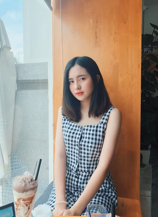 Cô nàng cũng nói thêm vì không thích cuộc sống ồn ào nên cũng không muốn bạn trai là người của công chúng.
