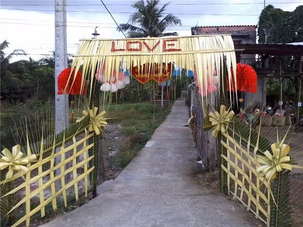 Nếu muốn một đám cưới vừa truyền thống, vừa "chất đến phát ngất", thì việc chọn những chiếc cổng cưới bằng là dừa quả là điều cần thiết.