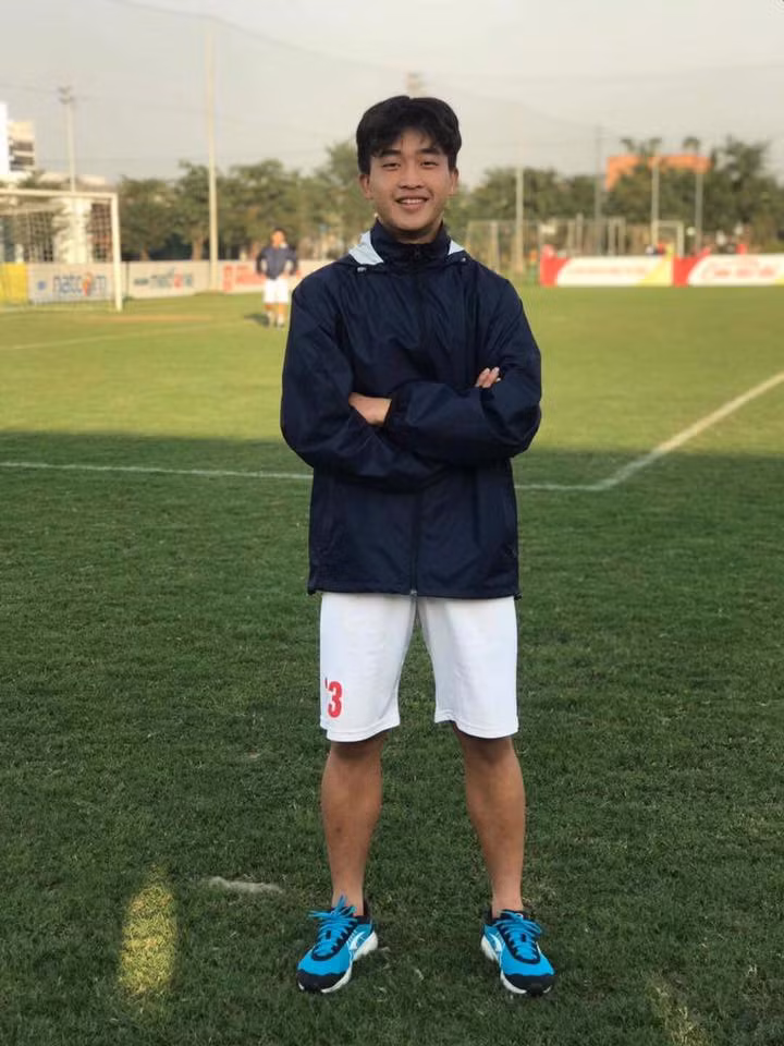 Thậm chí, nhiều chị em còn nhận xét rằng, nếu nhìn thoáng qua, Danh Trung rất dễ bị nhầm lẫn với cầu thủ đến từ Hàn Quốc.