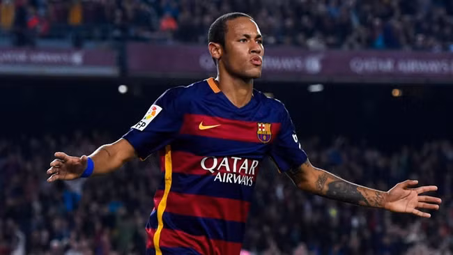 Tại La Liga, việc Messi bị chấn thương và Cris Ronaldo đang đạt phong độ ghi bàn không thực sự cao đã vô tình tạo cơ hội cho Neymar vươn lên trở thành ngôi sao ghi bàn xuất sắc nhất giải đấu cao nhất tại Tây Ban Nha này.