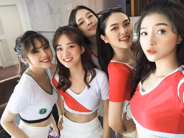 Phấn khích khi được tham gia chương trình đồng hành cùng World Cup năm nay, cô nàng có nickname My Lô, đại diện cho ĐTQG Ai Cập cho biết: "32 cô gái, 32 bông hoa xinh đẹp đại diện cho 32 đội bóng đến từ các quốc gia cùng nhau tranh tài trong ngày hội bóng đá lớn nhất thế giới - Fifa World Cup 2018 và bọn em rất mong chương trình lên sóng và nhận được sự ủng hộ của mọi người".