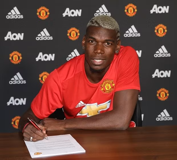 Paul Pogba là cái tên đình đám nhất trên thị trường chuyển nhượng của CLB Man United. Cầu thủ người Pháp này đang bị đặt rất nhiều nghi vấn khi tài năng của anh có xứng đáng với cái giá 110 triệu euro mà Quỷ đỏ thành Manchester đã bỏ ra.