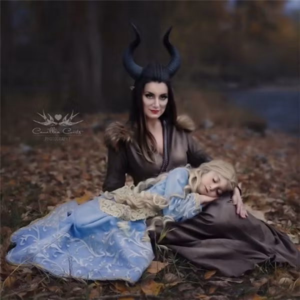 Ngay sau đó, họ đã lên kế hoạch và thực hiện giấc mơ cổ tích của chính mình. Layla thích làm công chúa, và mẹ cô bé cũng thường hóa thân vào vai “kẻ ác” để hoàn thiện những tấm ảnh siêu “chất”.