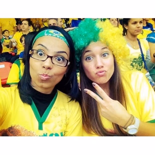 Trong thời gian Confederations Cup 2013, Twitter của Sara liên tục đăng ảnh của David Luiz.