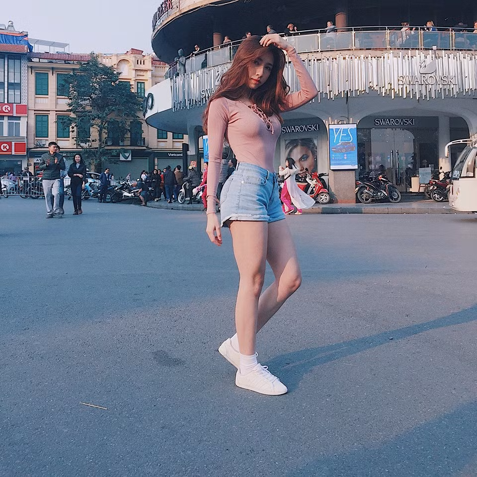 Cũng như bao nhiêu bạn trẻ khác khi còn ngồi trên ghế nhà trường, Thúy Hà không hề chú ý tới thân hình của mình và luôn mặc định rằng lớn lên rồi sẽ tự đẹp. Tuy nhiên, sau một buổi kiểm tra sức khỏe tại trường, cô bạn 9X xinh đẹp này đã phải nghĩ lại khi nhảy lên cân và kim đồng hồ chỉ ngưỡng 56 kg và chiều cao chỉ là 1m65.