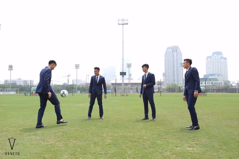 Những ngày vừa qua, ĐT U20 Việt Nam là những người được chú ý khá nhiều trên các mặt báo khi họ đang chuẩn bị những công tác cuối cùng trước khi tham dự ngày hội bóng đá lớn nhất thế giới cho lứa tuổi 20 là U20 World Cup 2016 được tổ chức tại Seoul (Hàn Quốc) từ ngày 20/5 - 11/6.