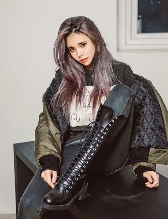 Hiện tại Banana rất được hâm mộ trên mạng xã hội khi tài khoản Instagram của cô hiện có 225.000 người theo dõi và hàng ngày cô nhận không ít lời khen ngợi vẻ đẹp từ cư dân mạng.