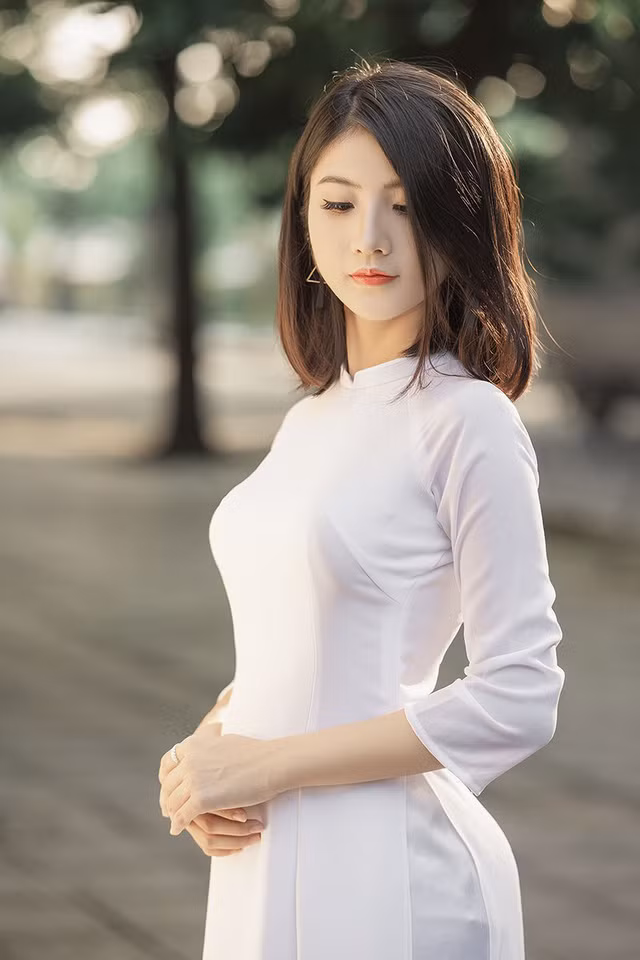 Trước khi trở thành sinh viên ngành thiết kế thời trang, Thùy Linh đã theo học một năm ở Học viện Âm nhạc, nhưng theo nguyện vọng của bố mẹ, cô bạn này chuyển sang học thiết kế thời trang.