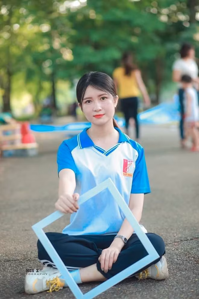 Mới đầu, khi biết con gái quyết định theo học ngành kỹ thuật mẹ Hoài Thu ũng can ngăn vì ngành đó khá là vất vả cũng như lợi thế nghiêng nhiều về phần các bạn nam. Nhưng với niềm yêu thích kỹ thuật cơ khí điện tử, nữ sinh Bắc Giang đã chủ động theo đuổi đam mê, lựa chọn hướng đi cho riêng mình.