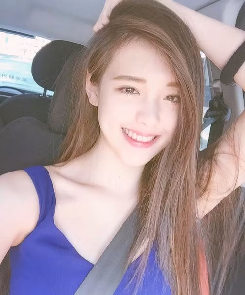 Đặc biệt, điểm nhấn khiến Carrie khiến người đối diện bị đánh gục đó là nụ cười mê hồn với hàm răng đều thẳng tắp của cô.