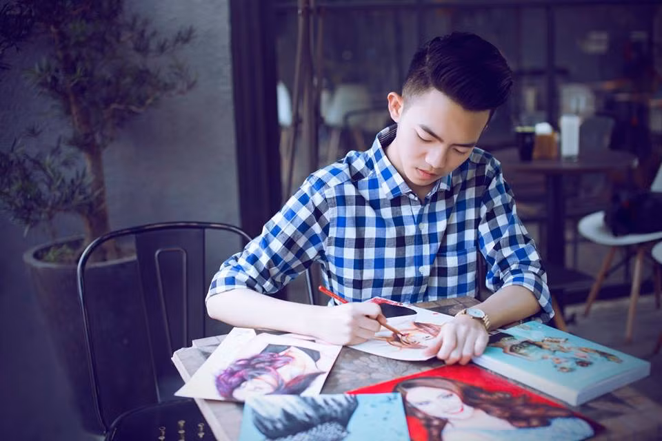 Phan Đăng Hoàng hiện đang học lớp 10 trường THPT Huỳnh Thúc Kháng - TP Vinh.