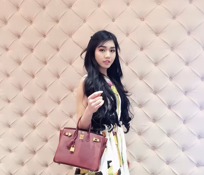 Nhìn cuộc sống của Tiểu Giang mà nhiều người phải ngưỡng mộ và cho rằng cho dù có bố mẹ giàu nhưng cô nàng này thuộc tuýp người không thích dựa dẫm.
