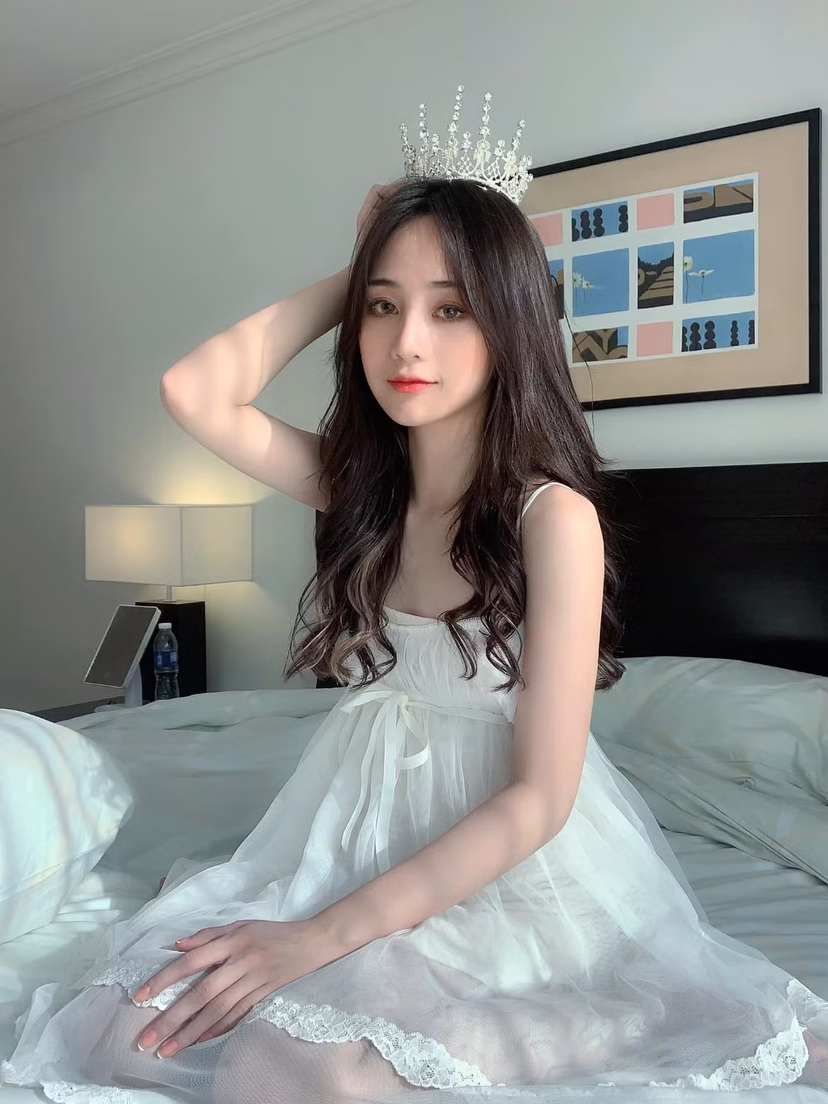 Nói về cái duyên tới với nghề người mẫu ảnh, Ngọc Duyên cho biết: "Ban đầu, em chụp hình vì thích, có ảnh đẹp đăng lên mạng xã hội thôi. Sau này em được nhiều người tìm đến book chụp có tiền nên bắt đầu bước chân vào con đường này luôn. Công việc này em yêu thích lại kiếm ra thu nhập nên em thấy rất vui, tự cảm thấy bản thân may mắn".
