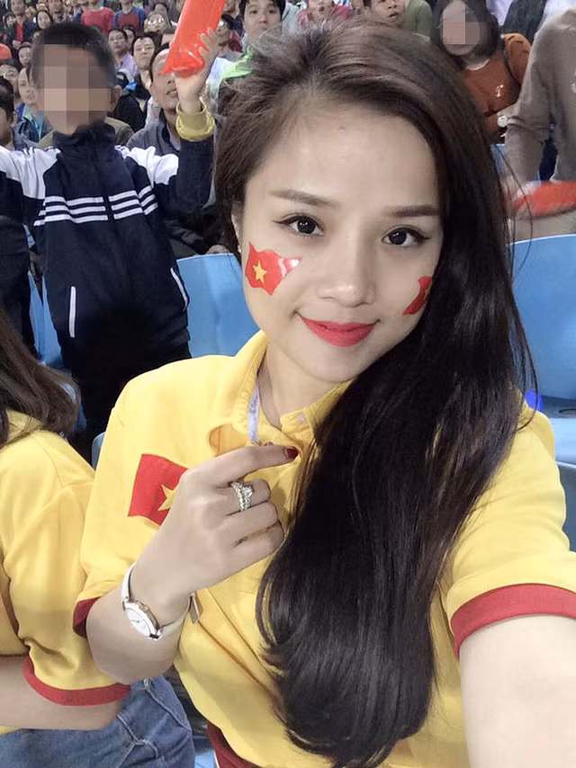 Thương Võ tên đầy đủ là Võ Thị Thương (SN 1992) tại Thái Hòa - Nghệ An. Hiện đang sinh sống và làm việc tại Hà Nội với vai trò ca sĩ tự do.